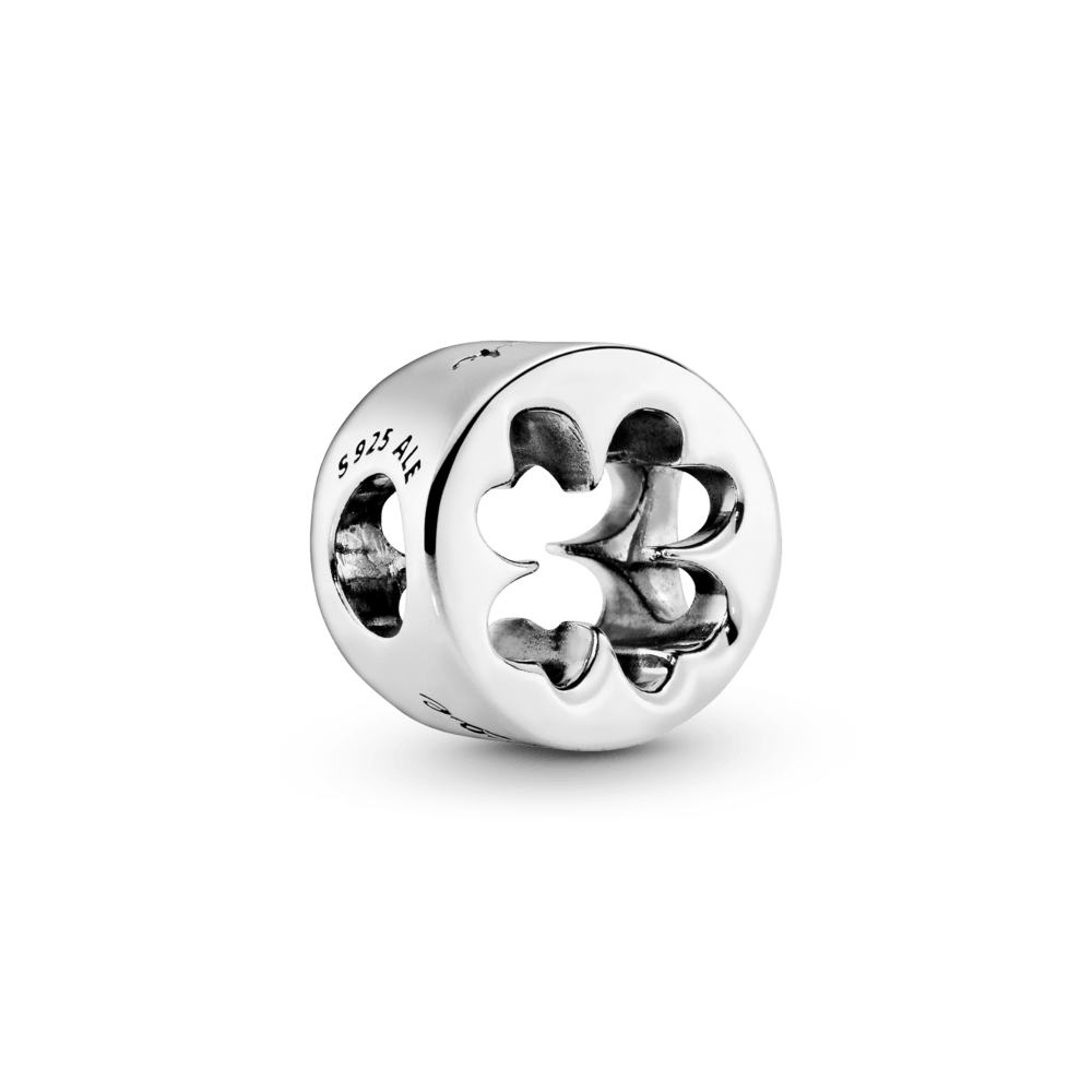 Openwork clover made of beads