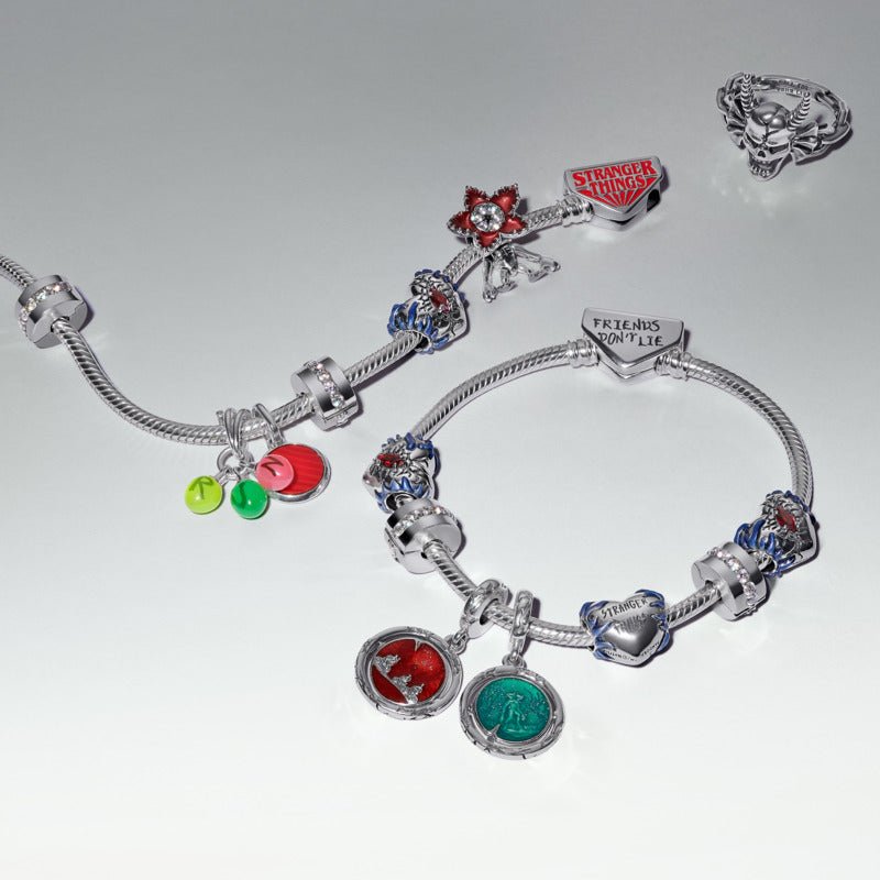 Gravierbarer Mini-Anhänger aus rotem Murano-Glas mit Medaillon