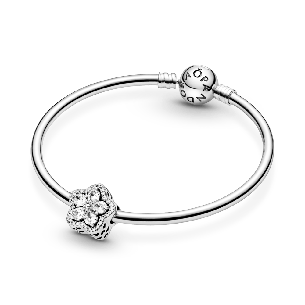 Eye-catching snowflake pavé pearl