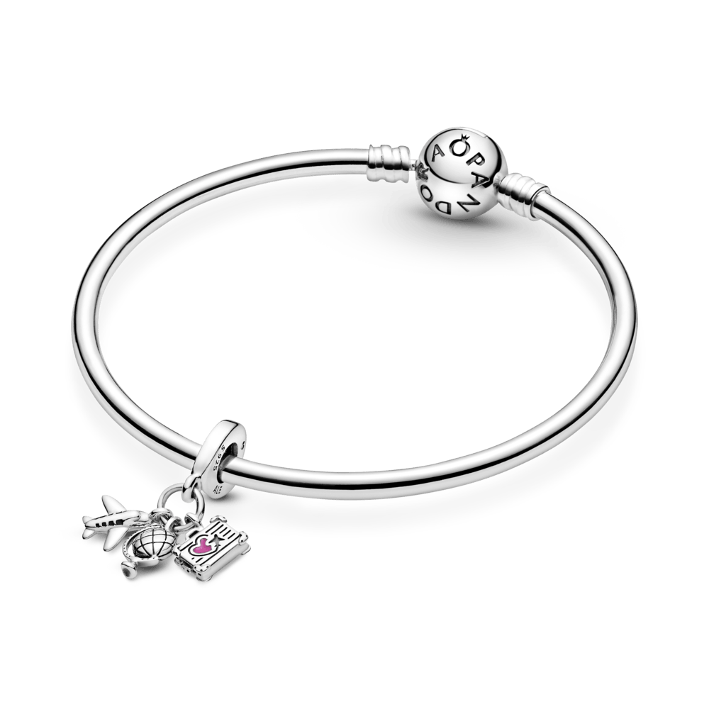 Kabantis Karoliukas mit Flugzeug, Weltkarte und Koffer