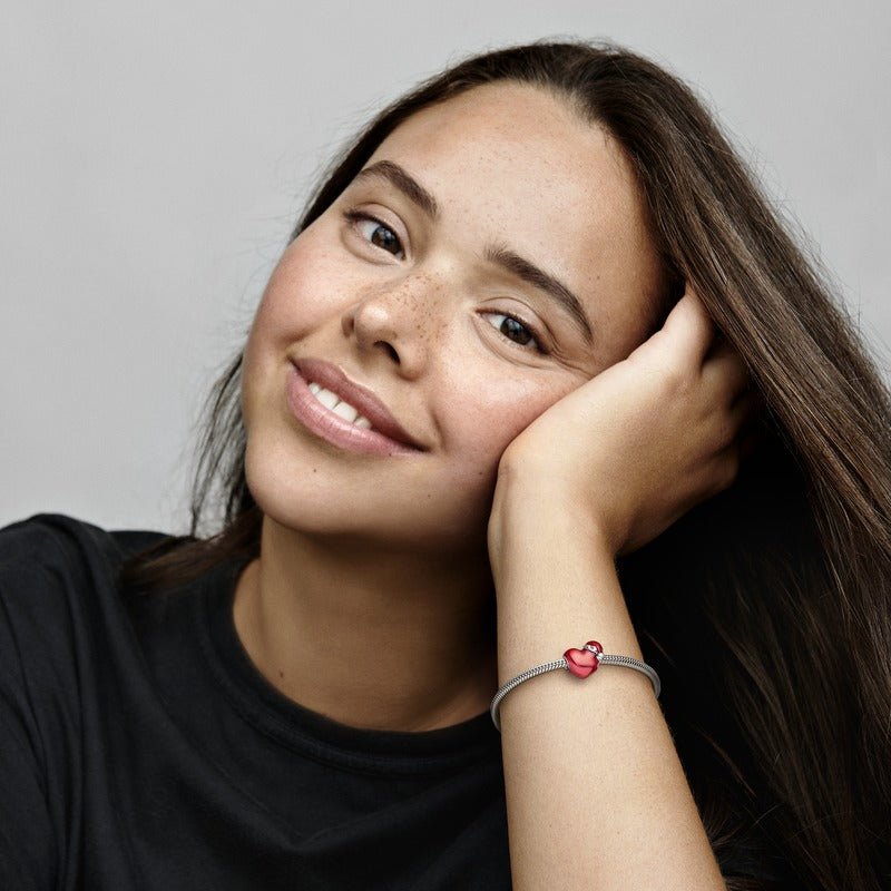 Glänzender roter Herz-Anhänger für Weihnachten